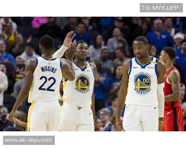 追梦赛后与老队友维金斯亲切交流库里与巴黎奥运队友阿德巴约畅谈未来